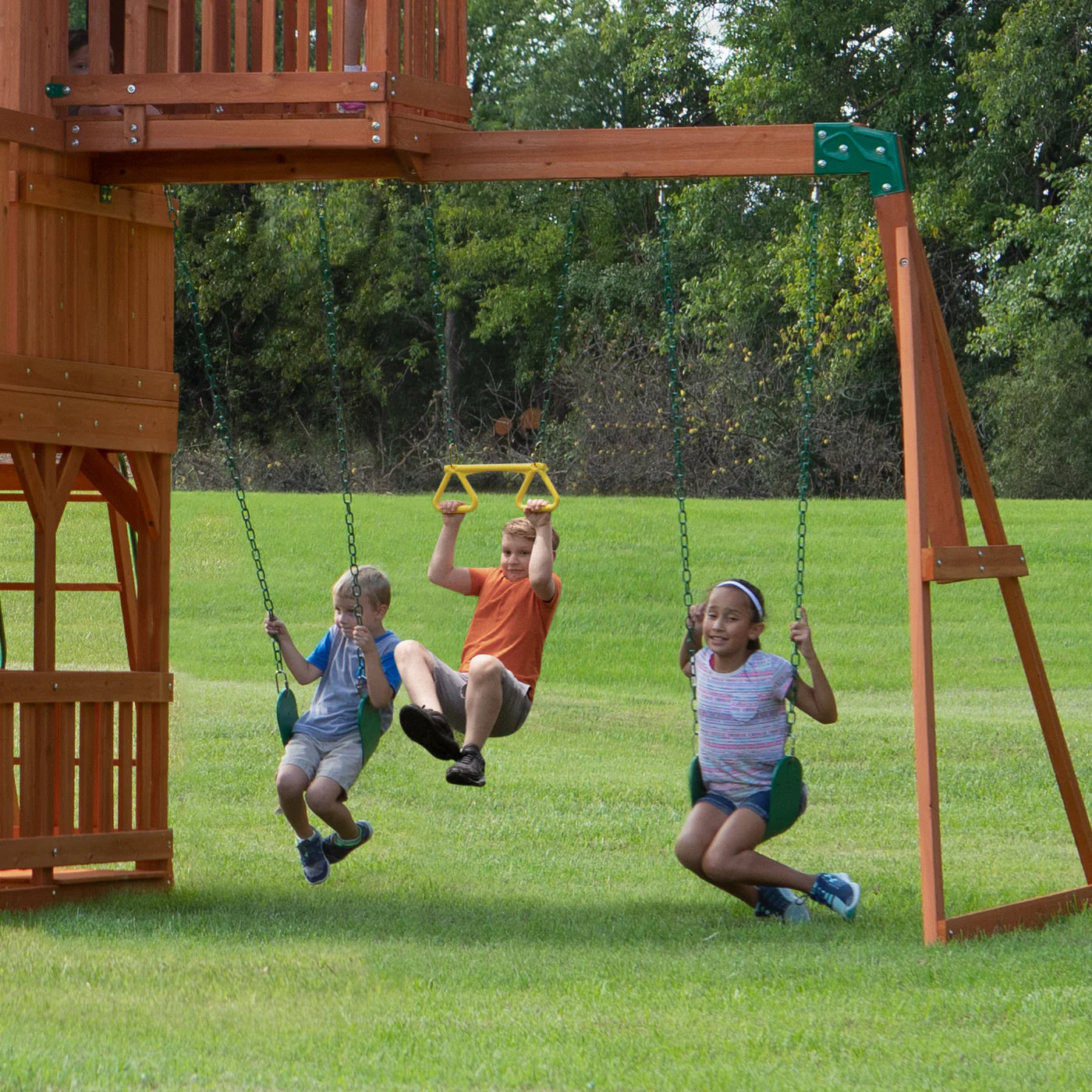 Backyard Discovery Skyfort II – drewniany plac zabaw dla dzieci 6,7 × 5,1 × 3,8 m · Backyard Discovery Skyfort II Wooden Swing & Play Set