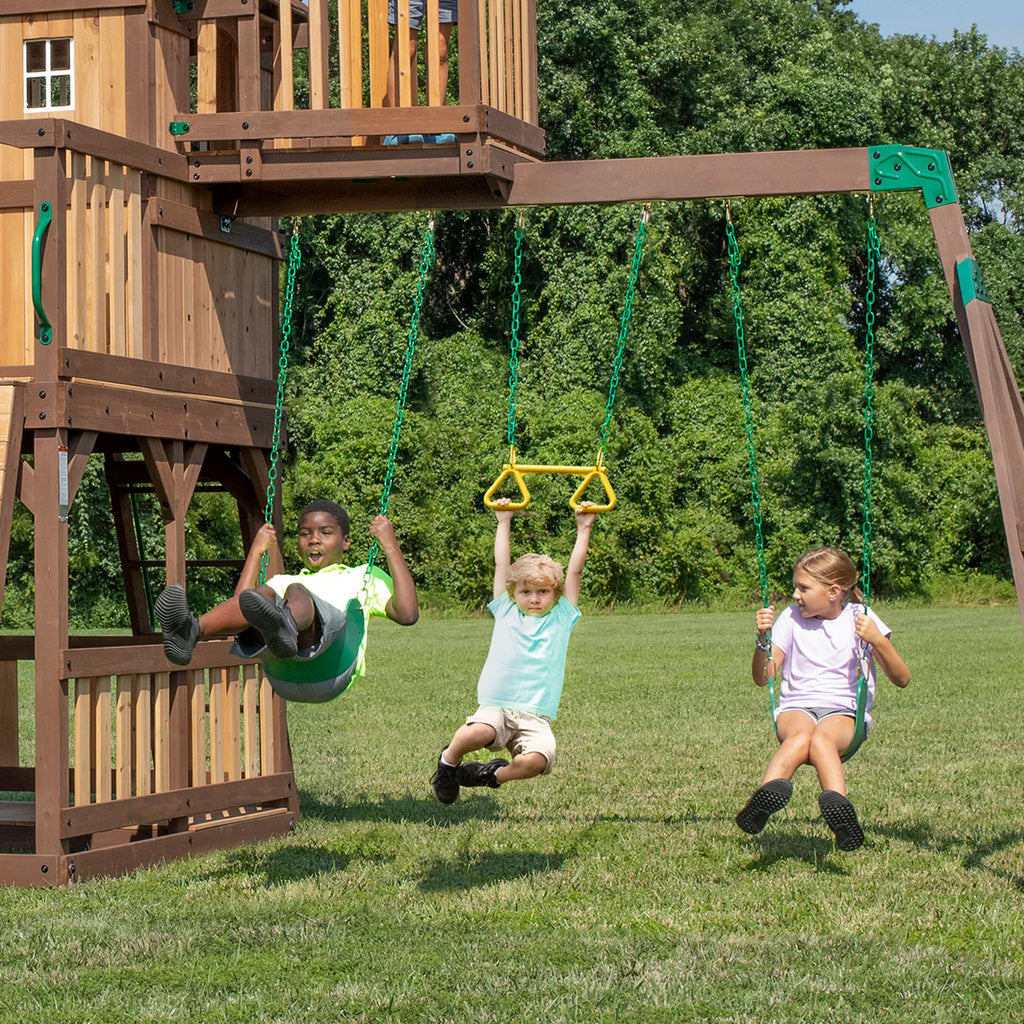 Backyard Discovery Skyfort II – Dwukolorowy drewniany plac zabaw dla dzieci 6,7 × 5,1 × 3,8 m · Backyard Discovery Skyfort II Wooden Swing & Play Set