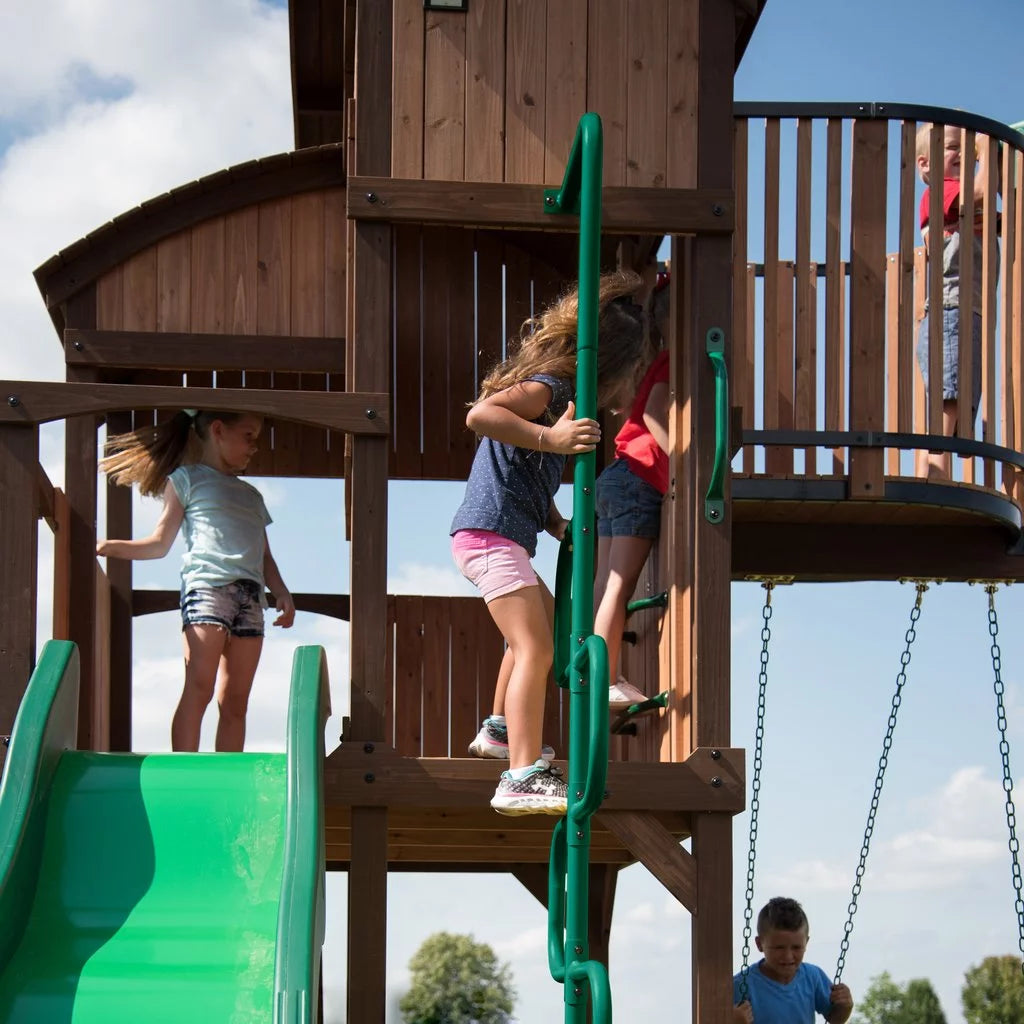 Drewniany Plac Zabaw Skyfort Elite Backyard Discovery Ze zjeżdżalnią, Huśtawkami i Domkiem